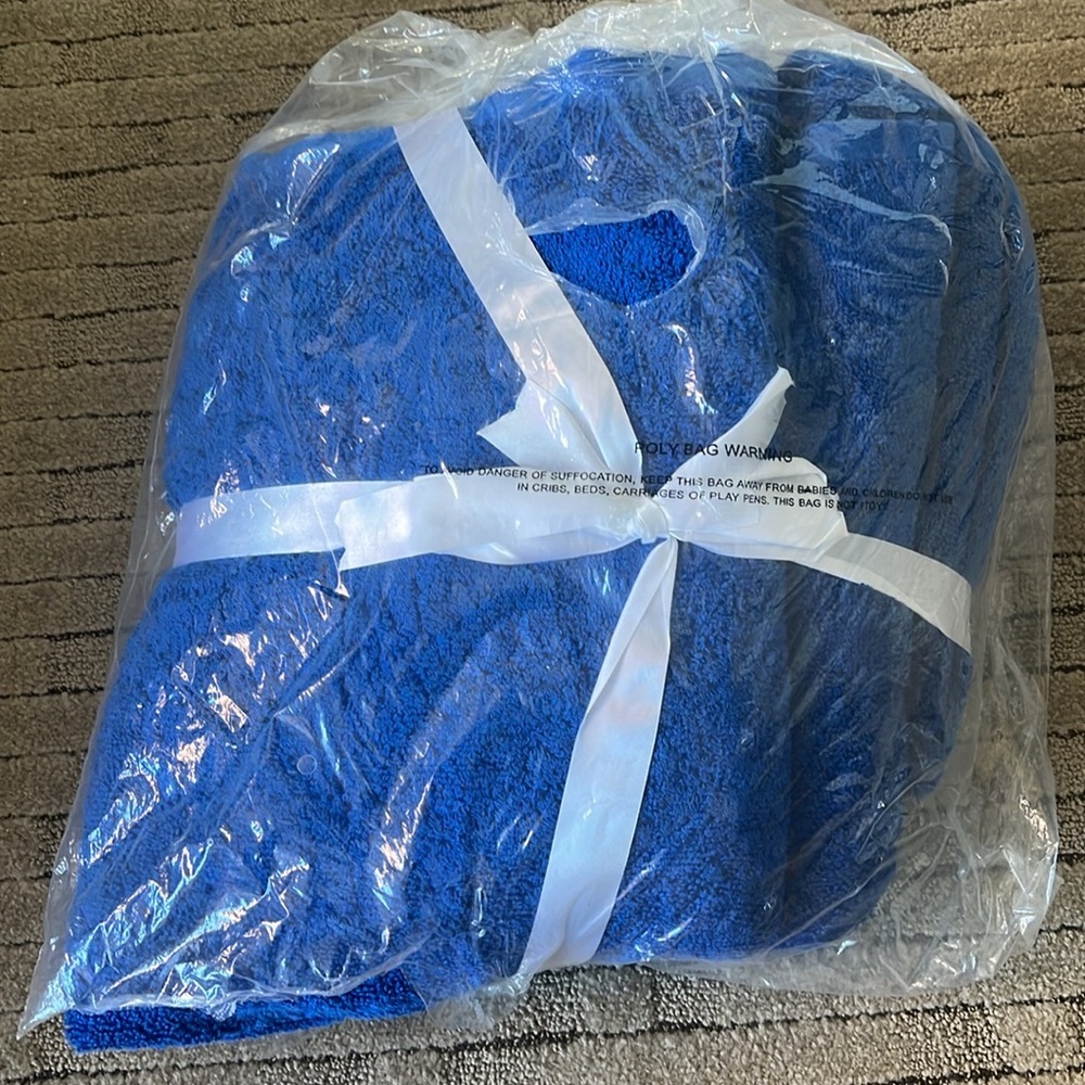 Brand new set of blue towels from Martex - Picture 2 of 3